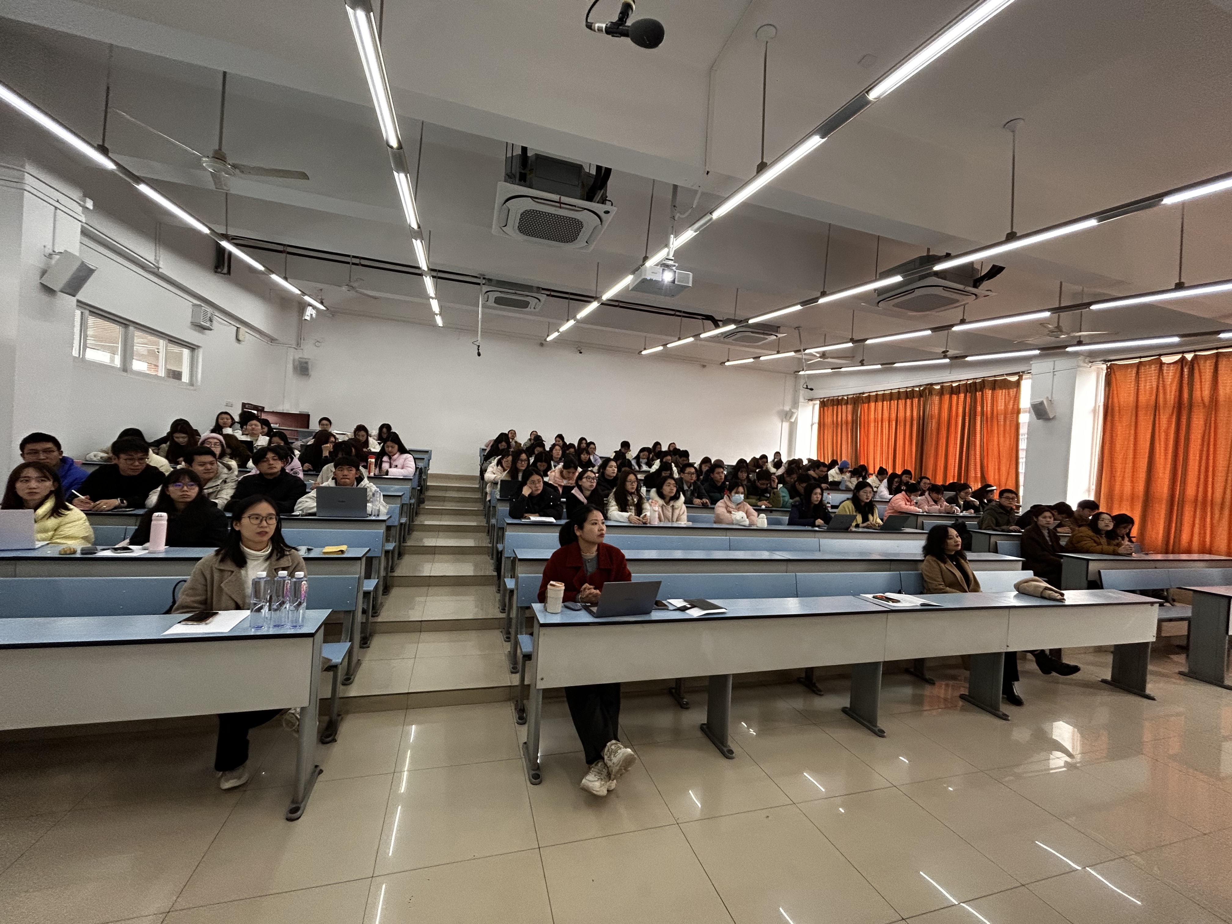 学院召开研究生交流会-西南交通大学马克思主义学院(School of Marxism)